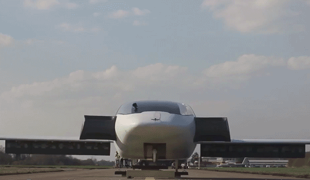 動画：2人乗り電動VTOLジェットが初飛行に成功。2019年の有人飛行、将来のエアタクシー実用化目指す