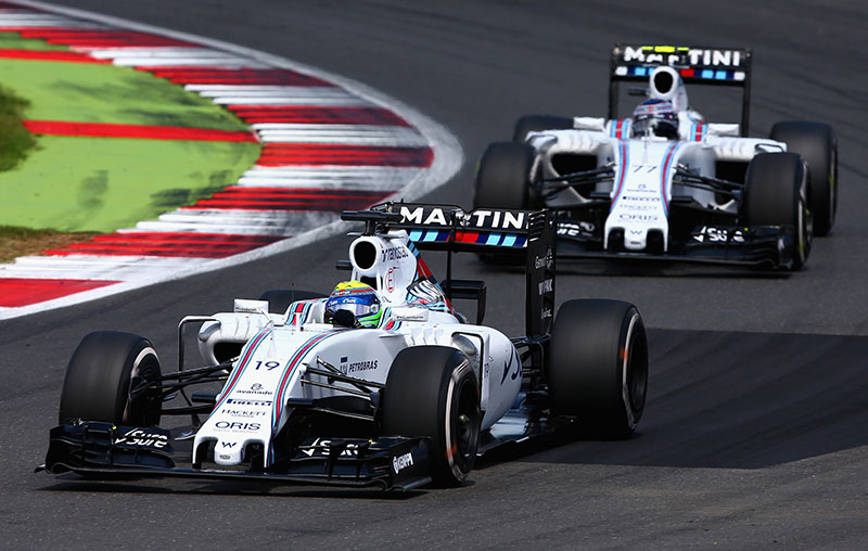 Felipe Massa dẫn dắt đồng đội Valtteri Bottas tại Grand Prix Anh năm 2015.