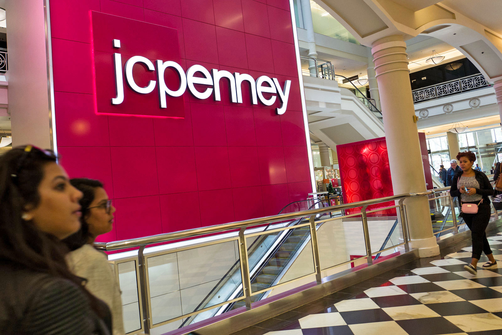 photo of JCPenney joins the modern age and adopts Apple Pay image