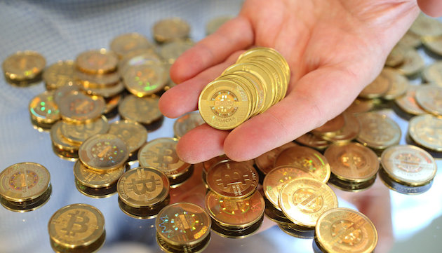 Former feds in Silk Road case stand accused of stealing bitcoins
