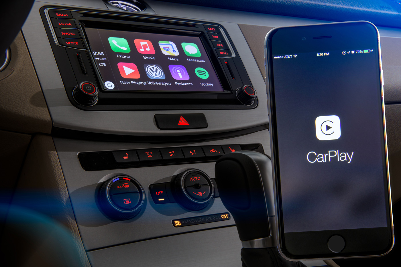 VW claims Apple wouldn&#039;t let it show wireless CarPlay at CES