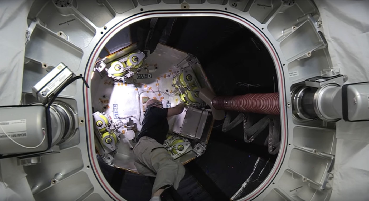 Astronauts climb into BEAM for the first time