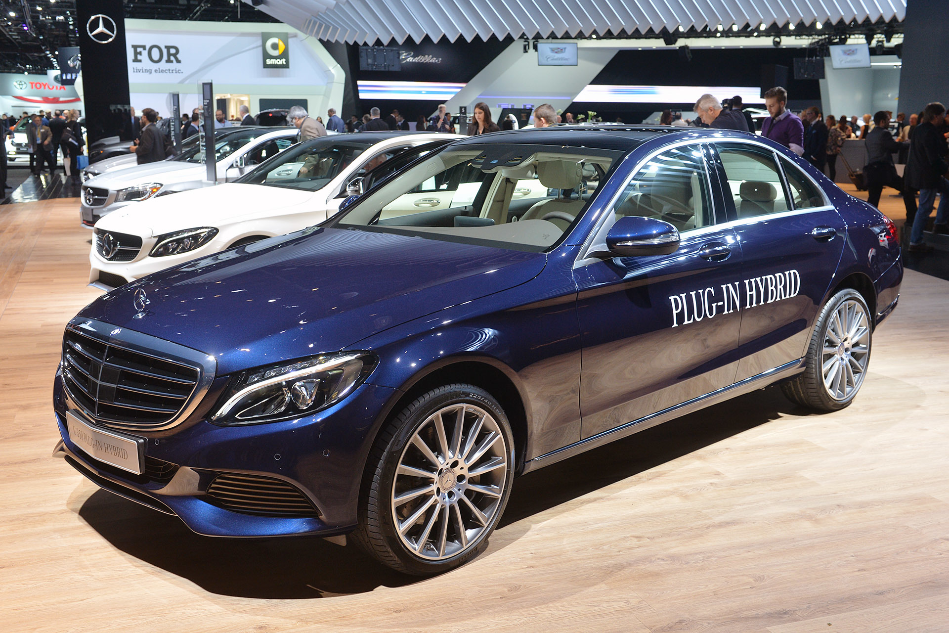 Mercedes-Benz has introduced its first hybrid C-Class to the North ...