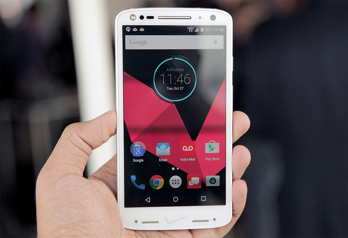 Hands-on with Motorola's shockingly sturdy Droid Turbo 2