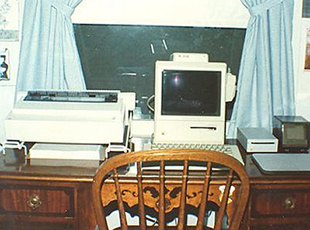 photo of The sexiest Mac desk you'll ever see... from 1988 image