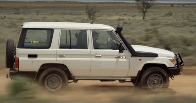 【ビデオ】オーストラリアの僻地を走るトヨタ「ランドクルーザー」を利用して通信ネットワークを構築
