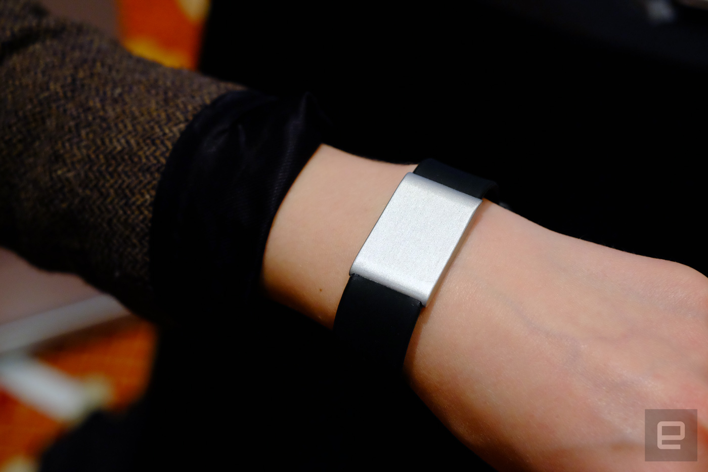 This wearable wants you to spend more time with your friends