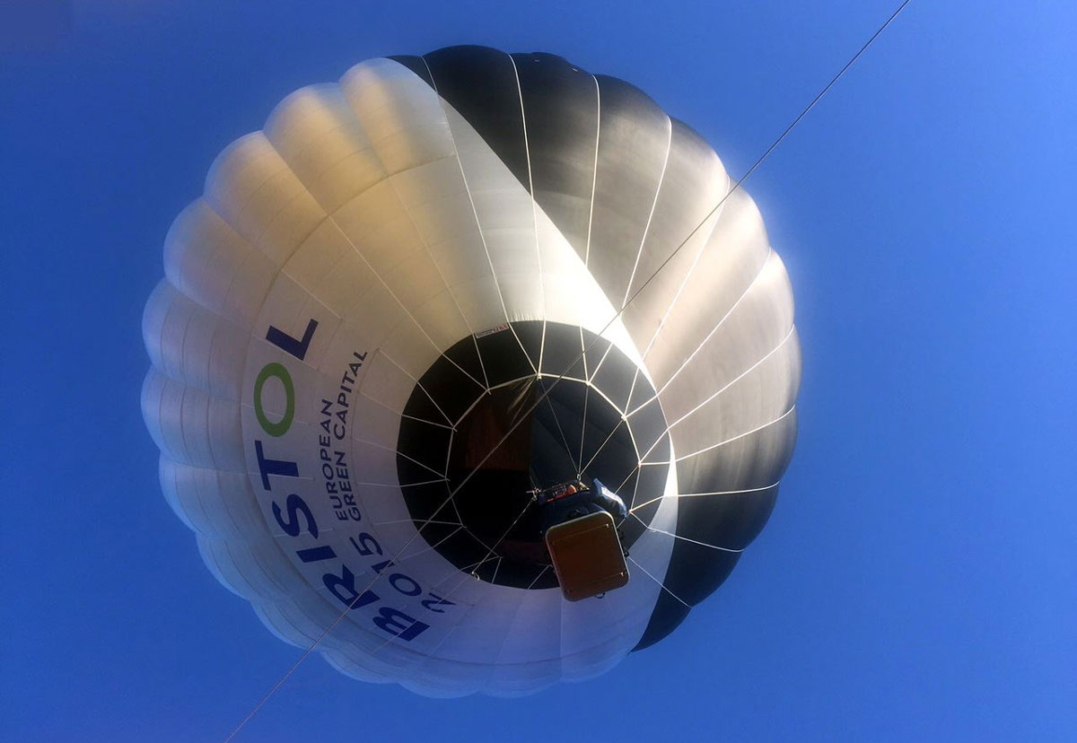 &#039;World&#039;s first&#039; solar hot air balloon takes flight in the UK