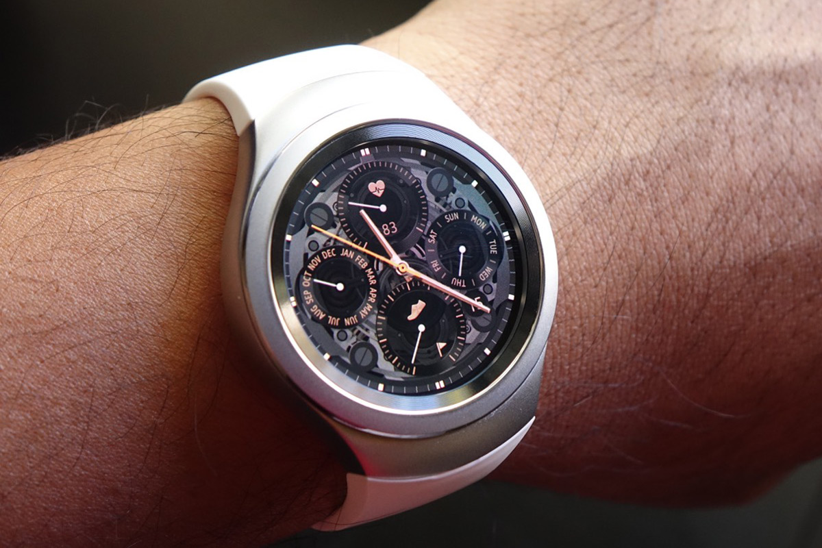 Samsung app gives you a virtual Gear S2 try-on