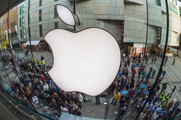 photo of Apple hits new record $700 billion market valuation image