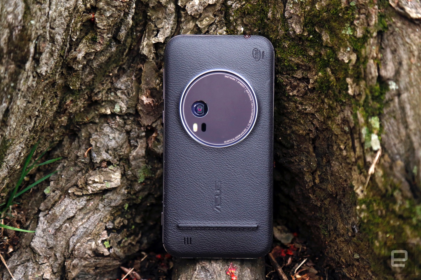 ASUS' ZenFone Zoom is ultimately held back by a mediocre sensor