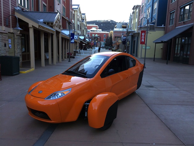 photo of Official: Cleaner than cow farts, Elio 84-mpg trike hits 15,000 reservations image