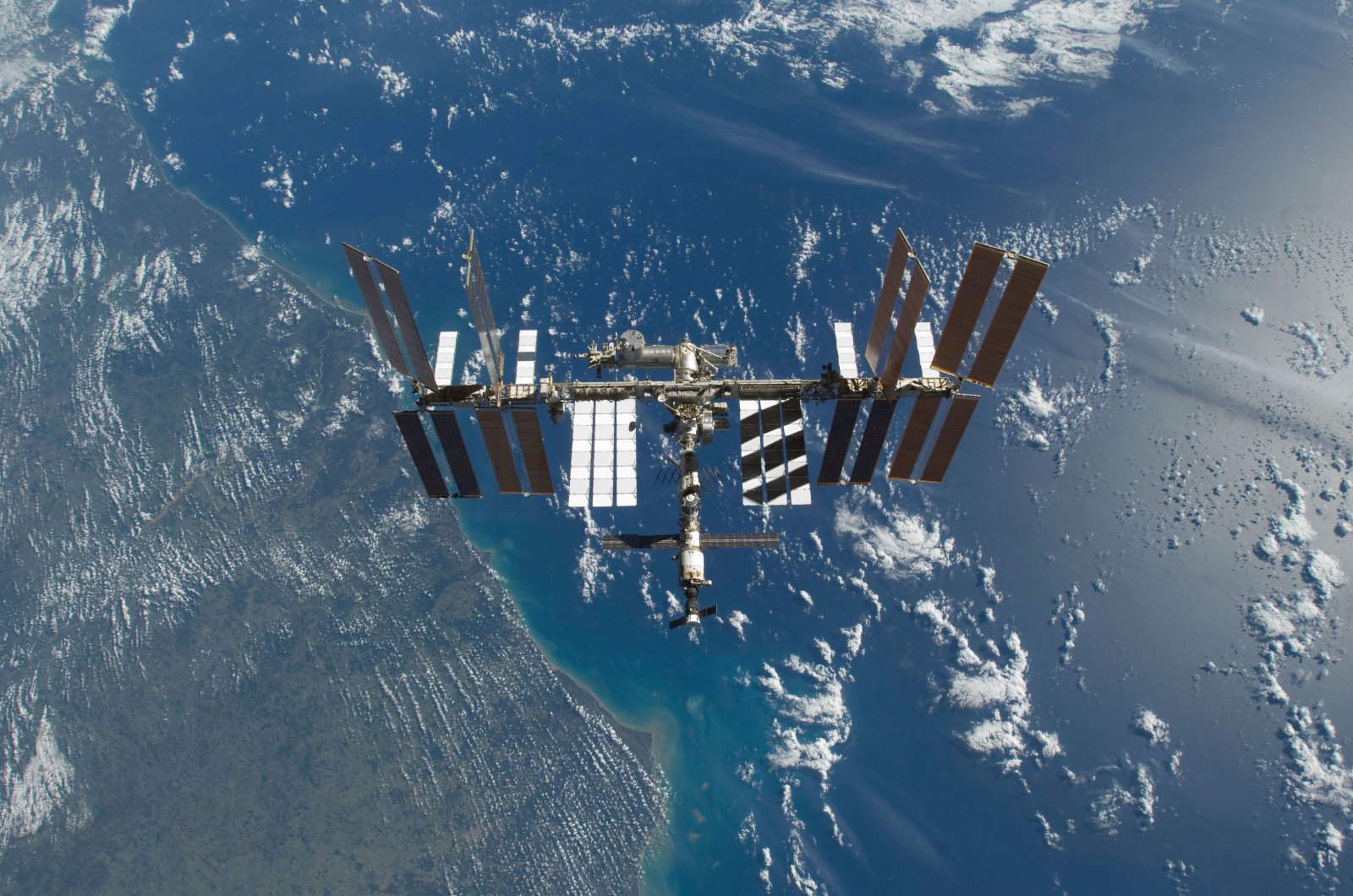 BH6TDA November 25, 2009 - The International Space Station in orbit above the Earth.