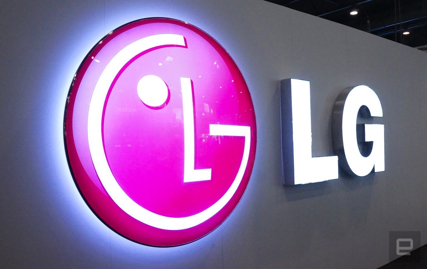 LG will reportedly unveil a universal payment card next month