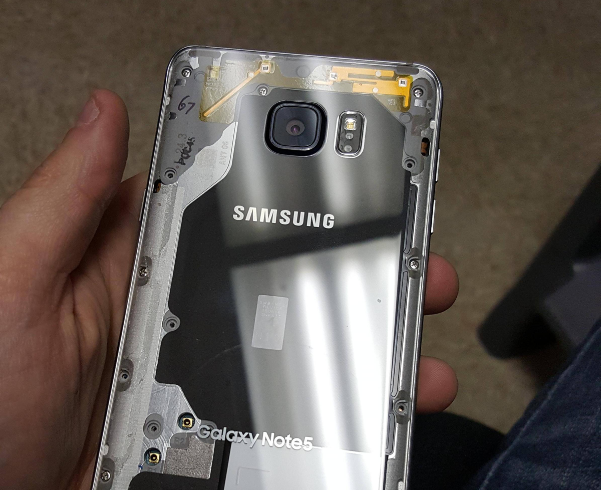 A heat gun, suction cup, razor and bravery yields a clear Galaxy Note 5