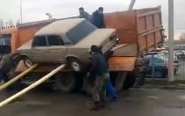 The Russian way of unloading a car