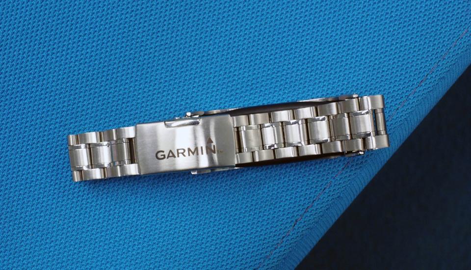 Garmin's stylish new fitness tracker is one you might actually want to wear
