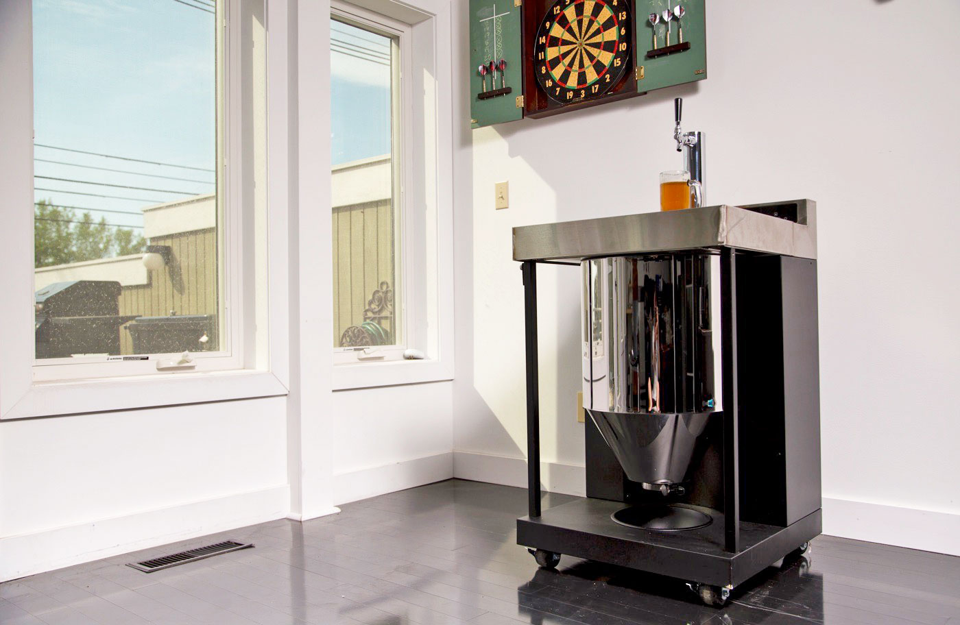 Whirlpool's Vessi is a homebrew fermentor that pours a pint