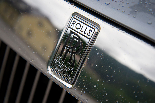 Rolls-Royce logo on the grille of the Wraith.