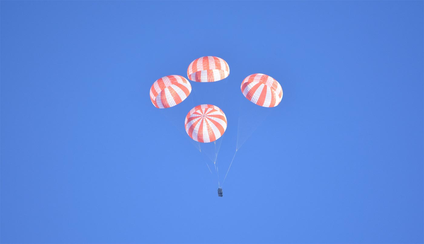 SpaceX tests Crew Dragon&#039;s parachute landing skills