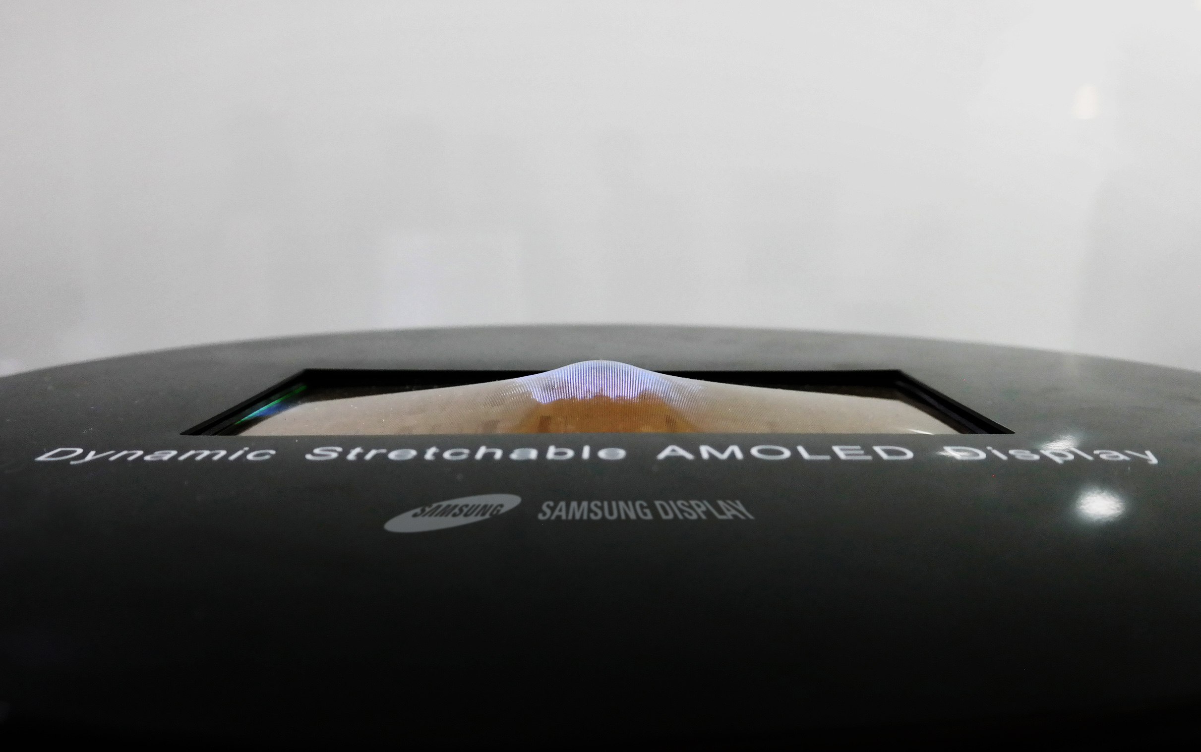 photo of Samsung's extra-stretchable display can survive dents image
