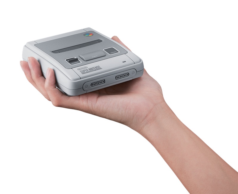 snes-mini-mano.jpg