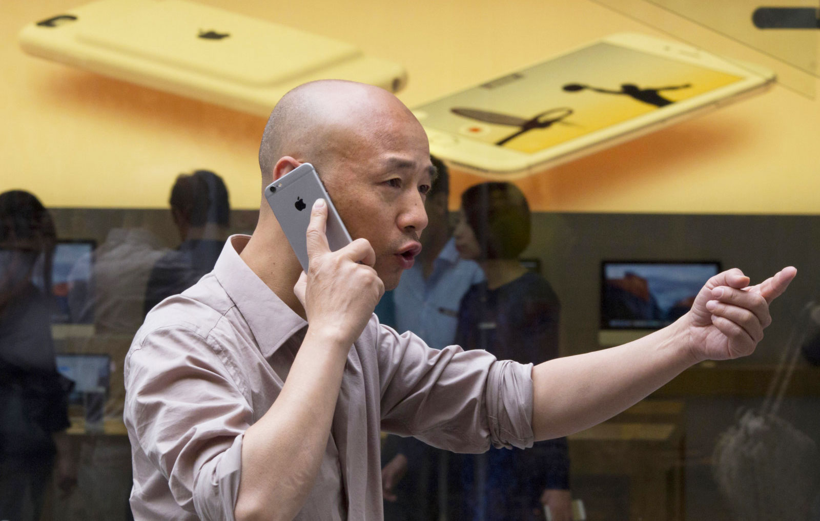 Apple builds an R&D center in China to survive a tough market