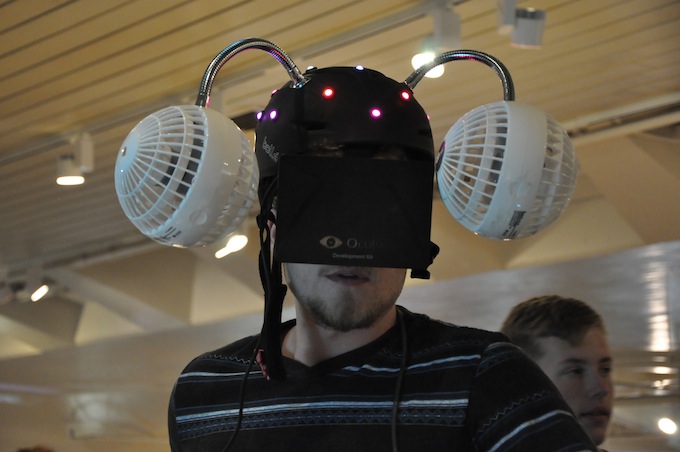 Oculus RiftとLeap Motion、Wobble boardを使って仮想世界を体感する WobbleWonder
