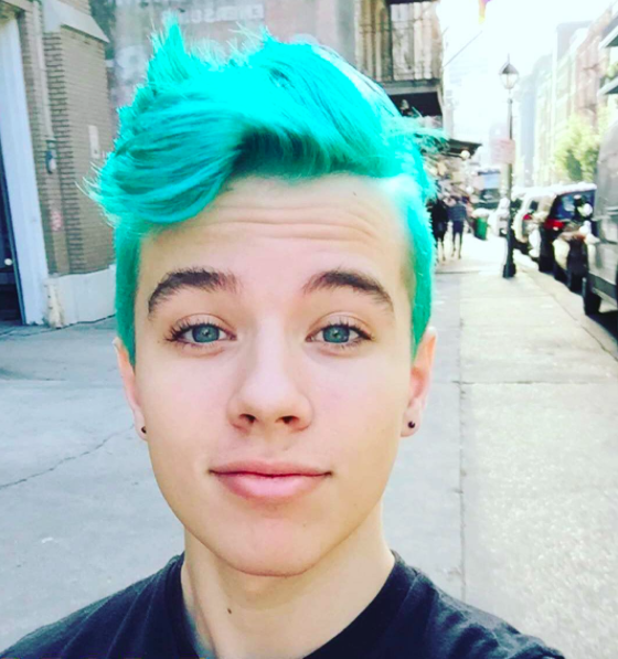 <b>Alex From</b> Target Looks Totally Different Now: Check Out His Blue Hair! - Screen+Shot+2015-12-09+at+4.07.39+PM