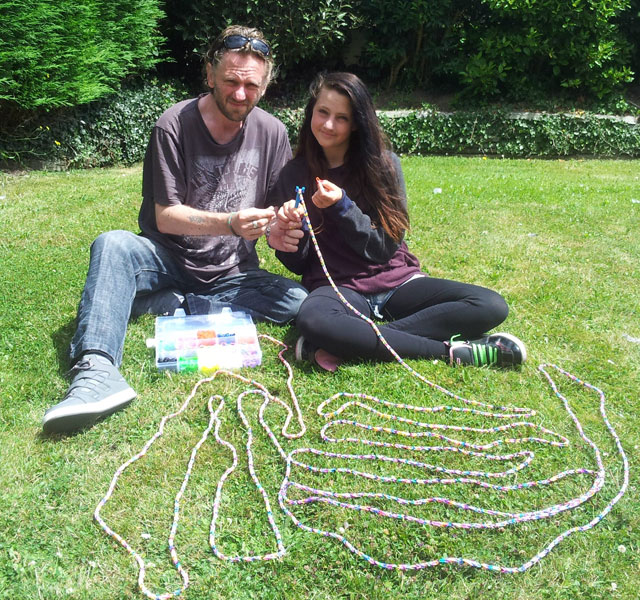 loom band dad wants to set world record