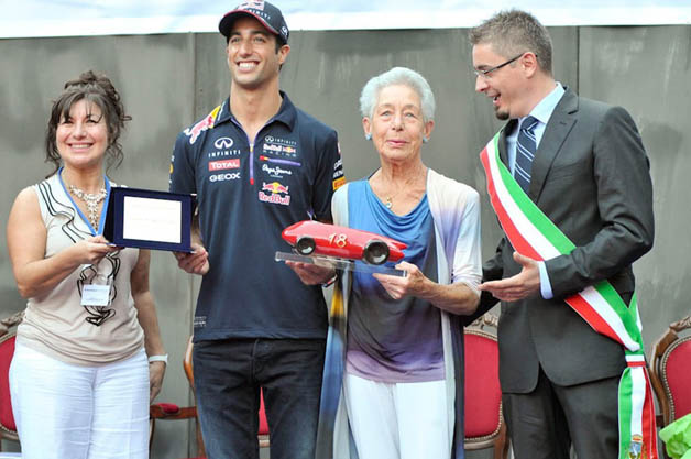 Daniel Ricciardo receives the Trofeo Bandini