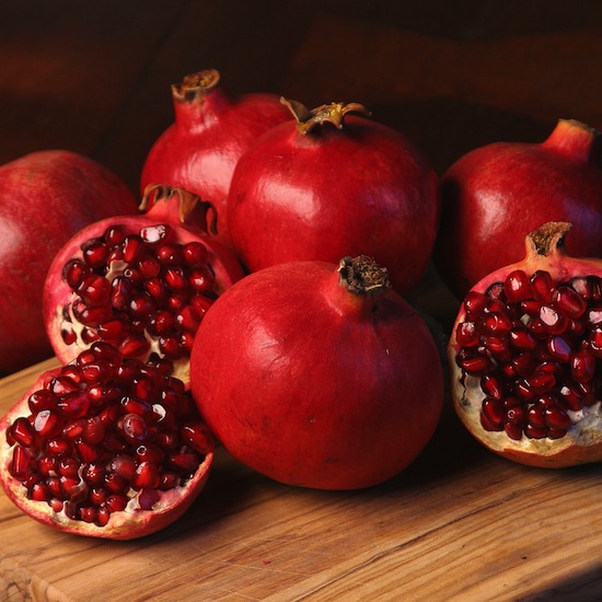 pomegranate, foods that hydrate and burn calories
