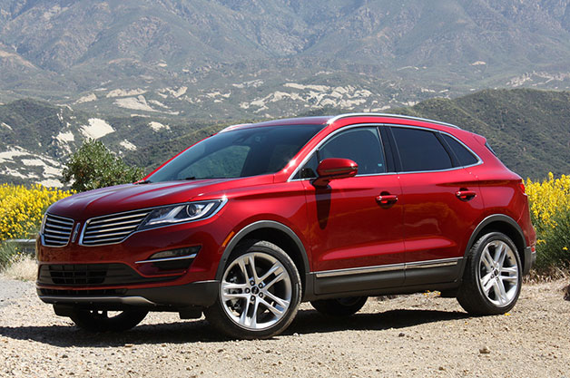 2015 Lincoln MKC, front three-quarter view.