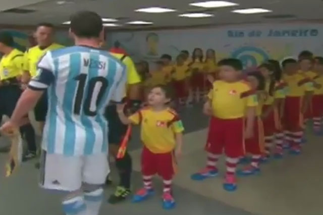 World Cup 2014: Argentina hero Lionel Messi snubs little boy's handshake (video)