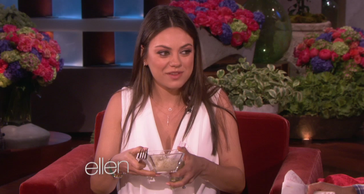 Ouch Pregnant Mila Kunis Planning Natural Birth With No Drugs Cambio
