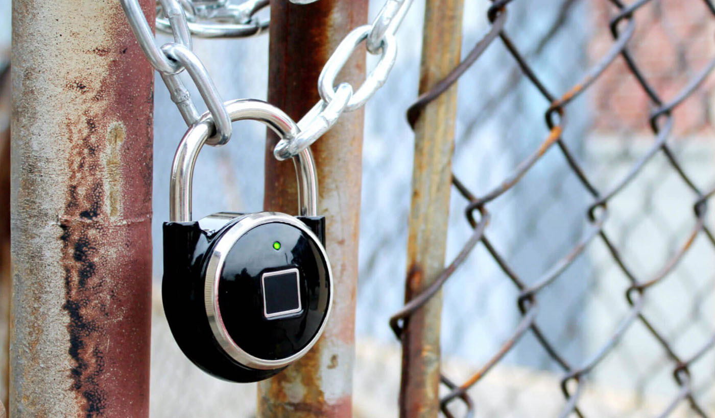 The TappLock smart padlock opens with a fingerprint