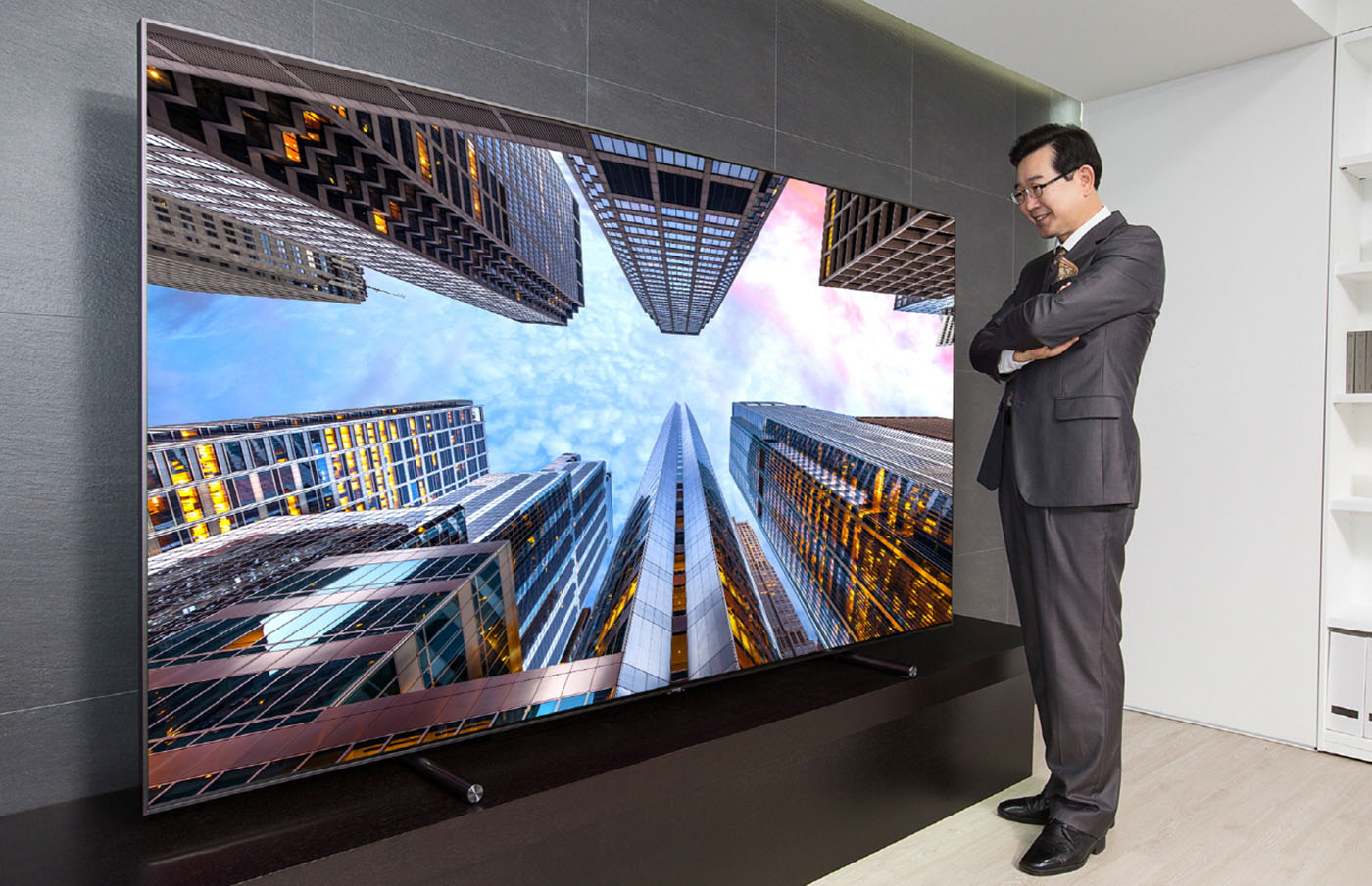 Самый большой телевизор Samsung 110 дюймов