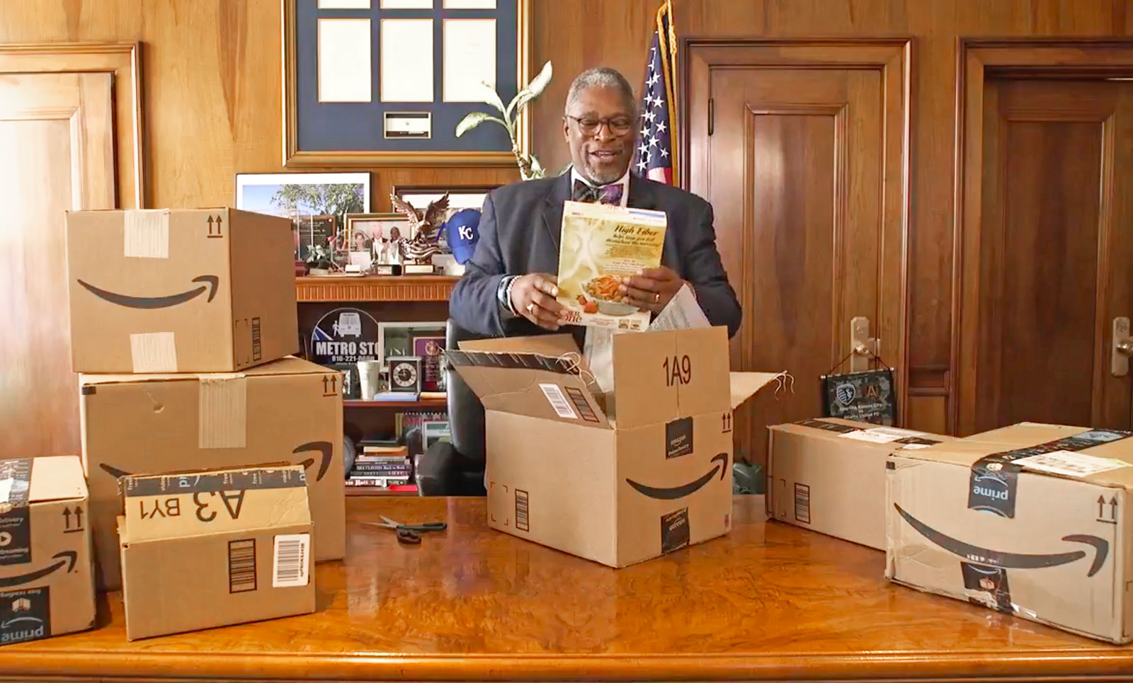 photo of Mayor to review 1,000 Amazon products in bid for company's new HQ image