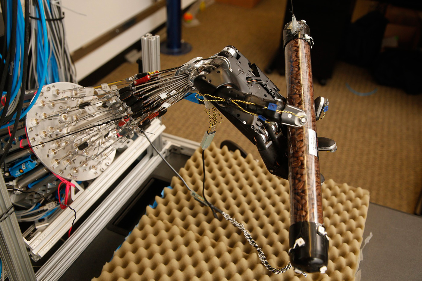Robot hand learns to twirl objects on its own