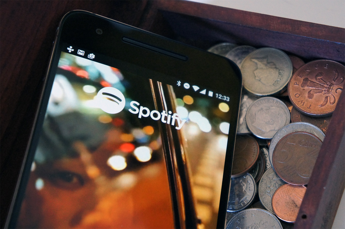 Spotify bets on debt to fund expansion