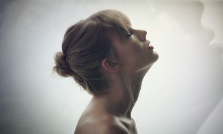 Taylor Swift's latest music video premieres: Watch 'Style'