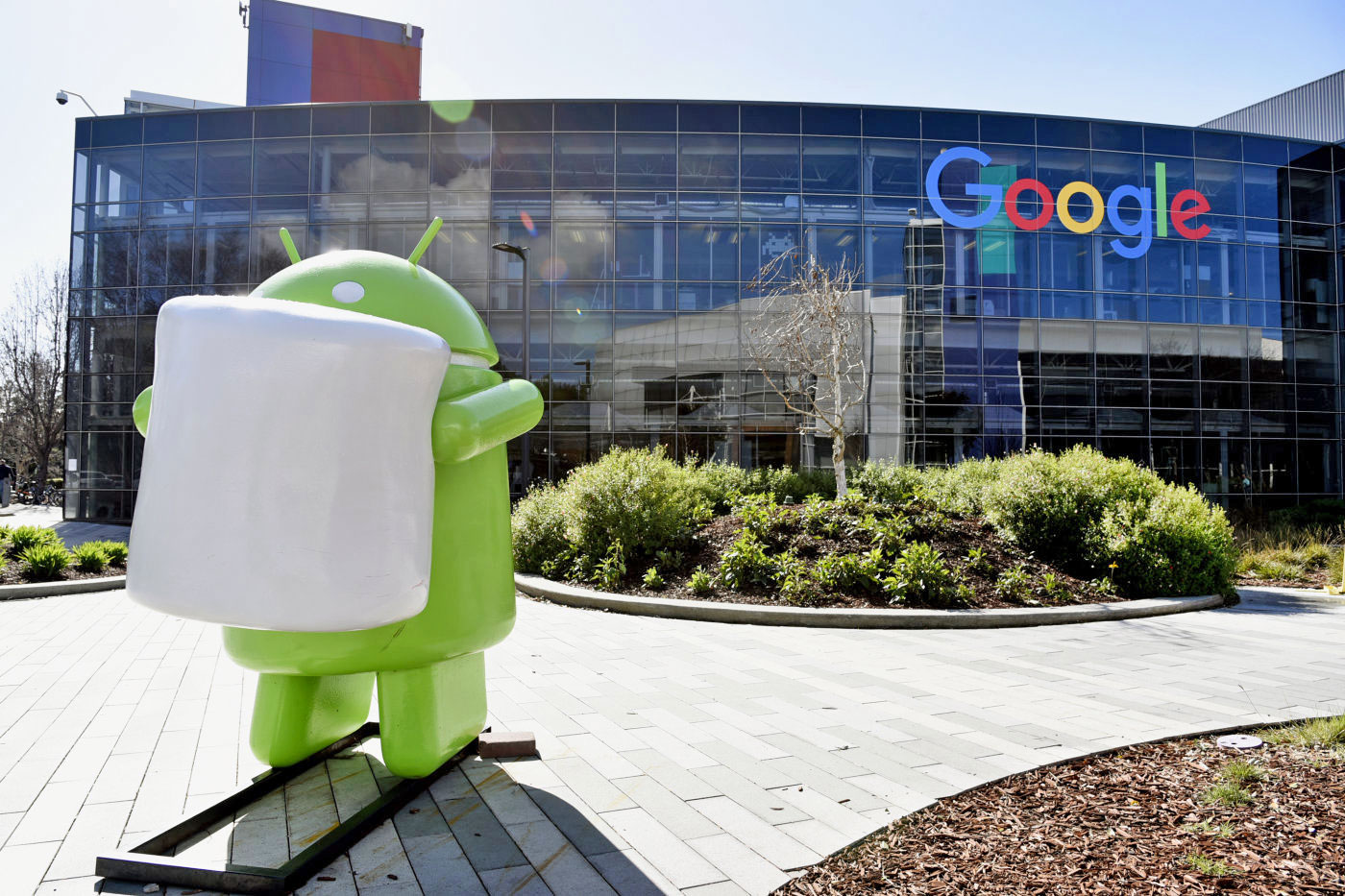 EU close to slapping Google with antitrust charges over Android