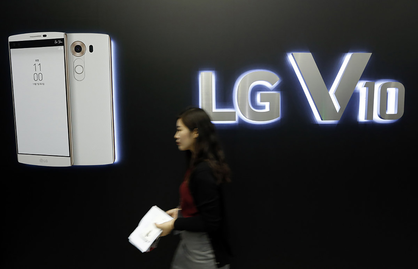 LG&#039;s weak mobile sales drag down profits again