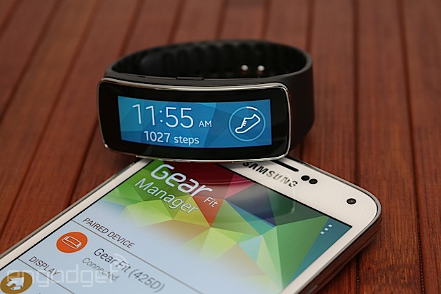 Samsung Gear Fit review: a messy merger of fitness band and smartwatch