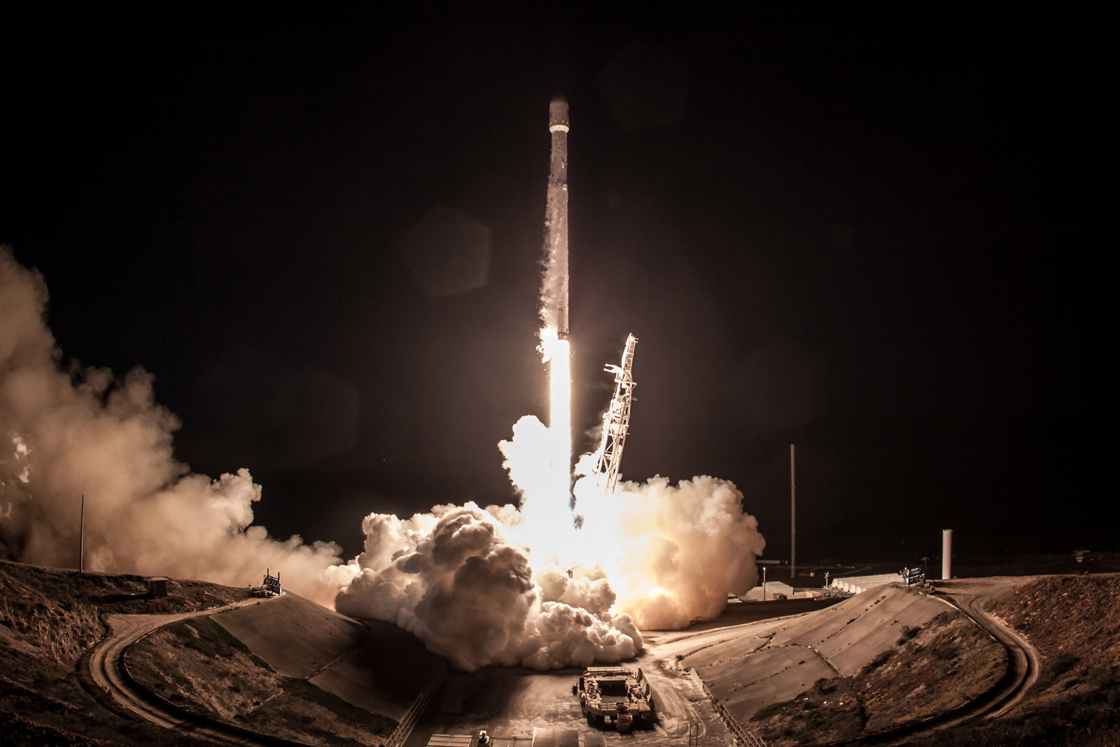 photo of SpaceX delays its satellite internet launch to February 21st image