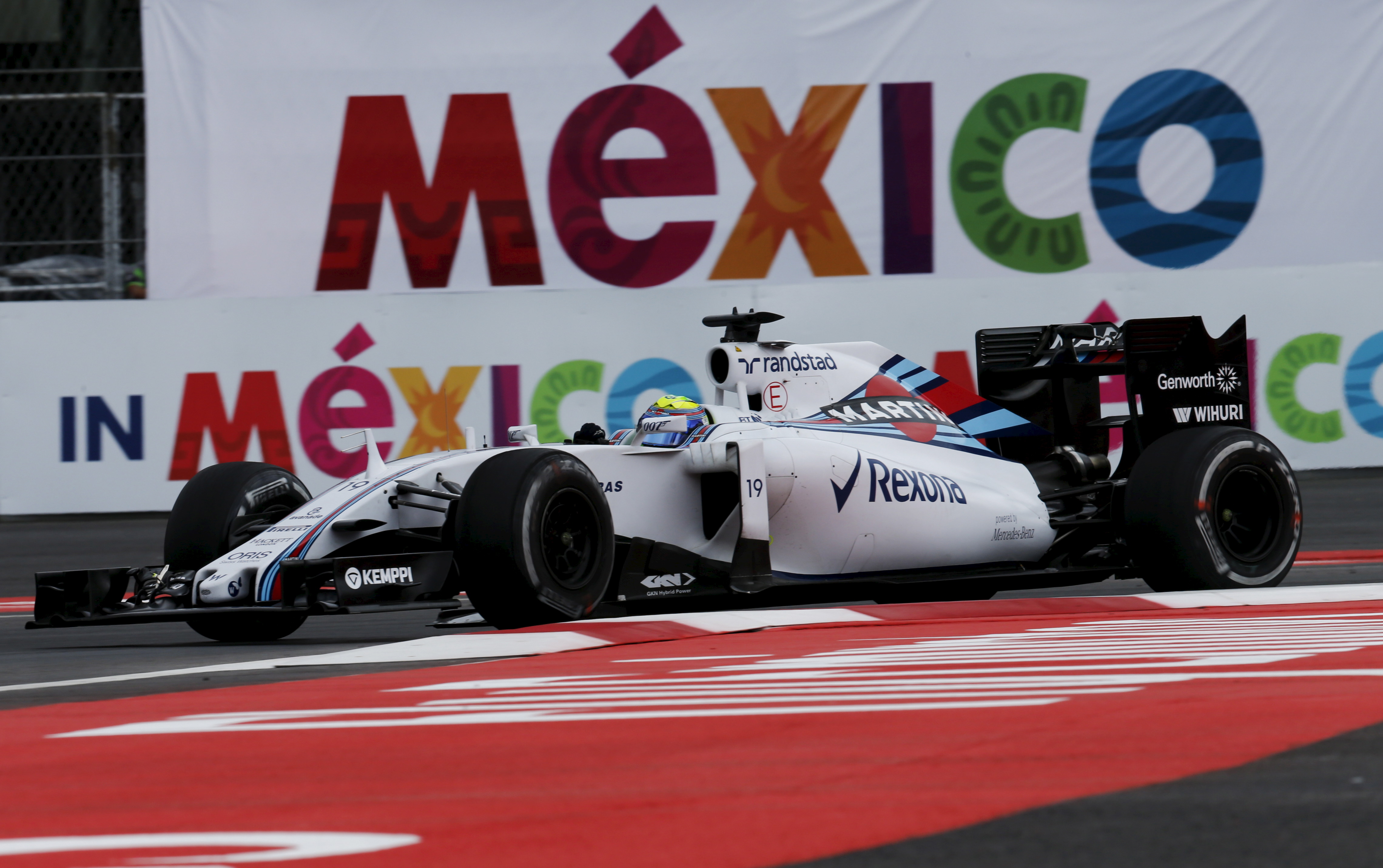 Felipe practicando en la pista de México en 2015.
