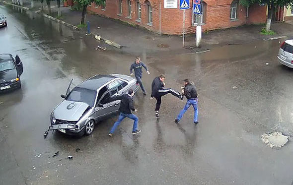 Capture-russian-accident-street-fight.jp
