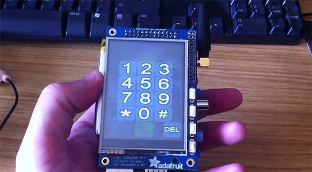 Raspberry Pi modded into a $160 cellphone