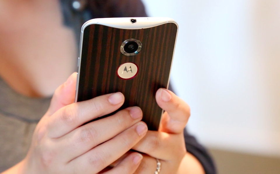 The Moto X returns: high-end specs, aluminum frame and leather back
