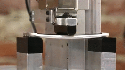 SquareTrade_Shows_Samsung_S6_Edge_as_Bendable_as_iPhone_6_Plus_More_Likely_to_Crack_Under_Pressure_thumbnail.gif